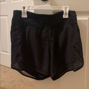 Lululemon size 6 over and above train short